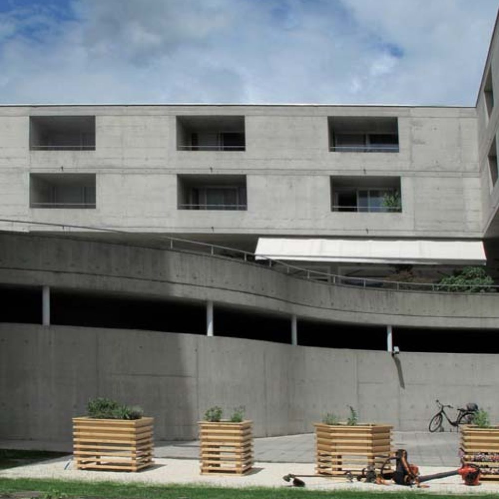 Mitte der 90er Jahre baute eine gemischte Trägerschaft bei Bellinzona 76 Wohnungen sowie Gewerbe- und Dienstleistungflächen.